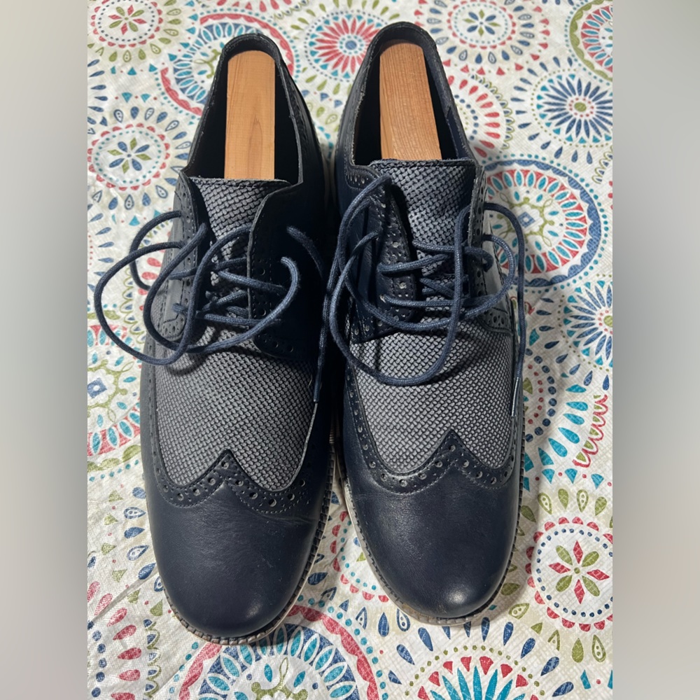 Cole Haan size 11 athletic dress shoe - navy. Shoe tree included